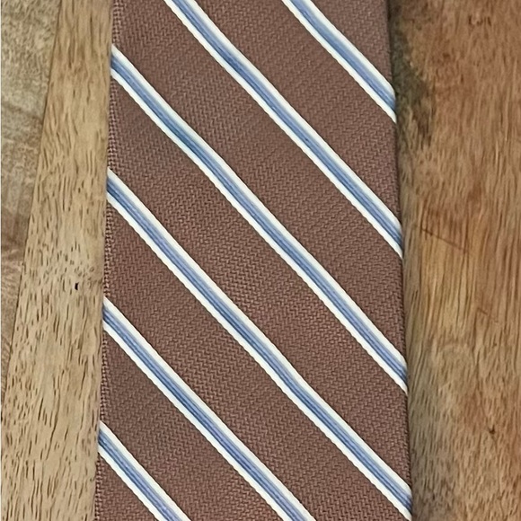 JOSEPH A. BANK MEN’S BROWN, LIGHT BLUE, & WHITE 100% SILK NECKTIE/DEFINITIVE!! - Picture 1 of 2